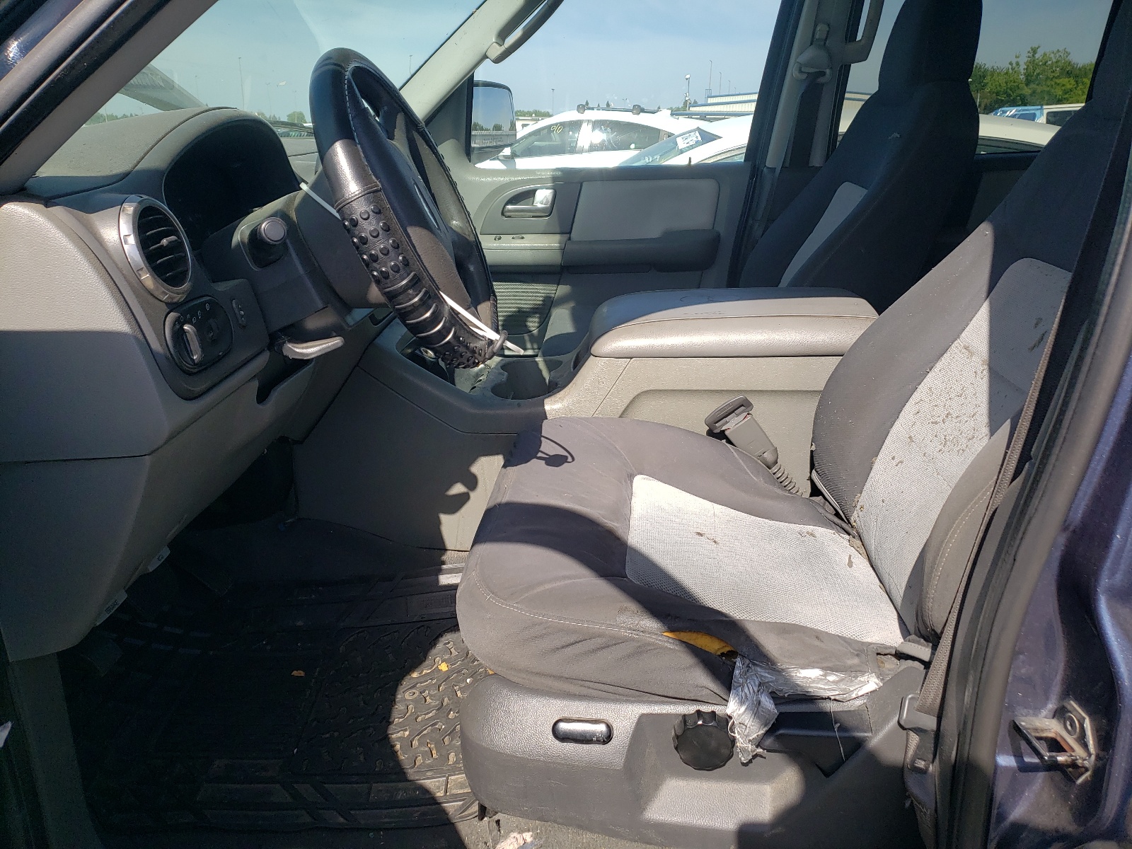 1FMRU15W84LA02240 2004 Ford Expedition Xlt