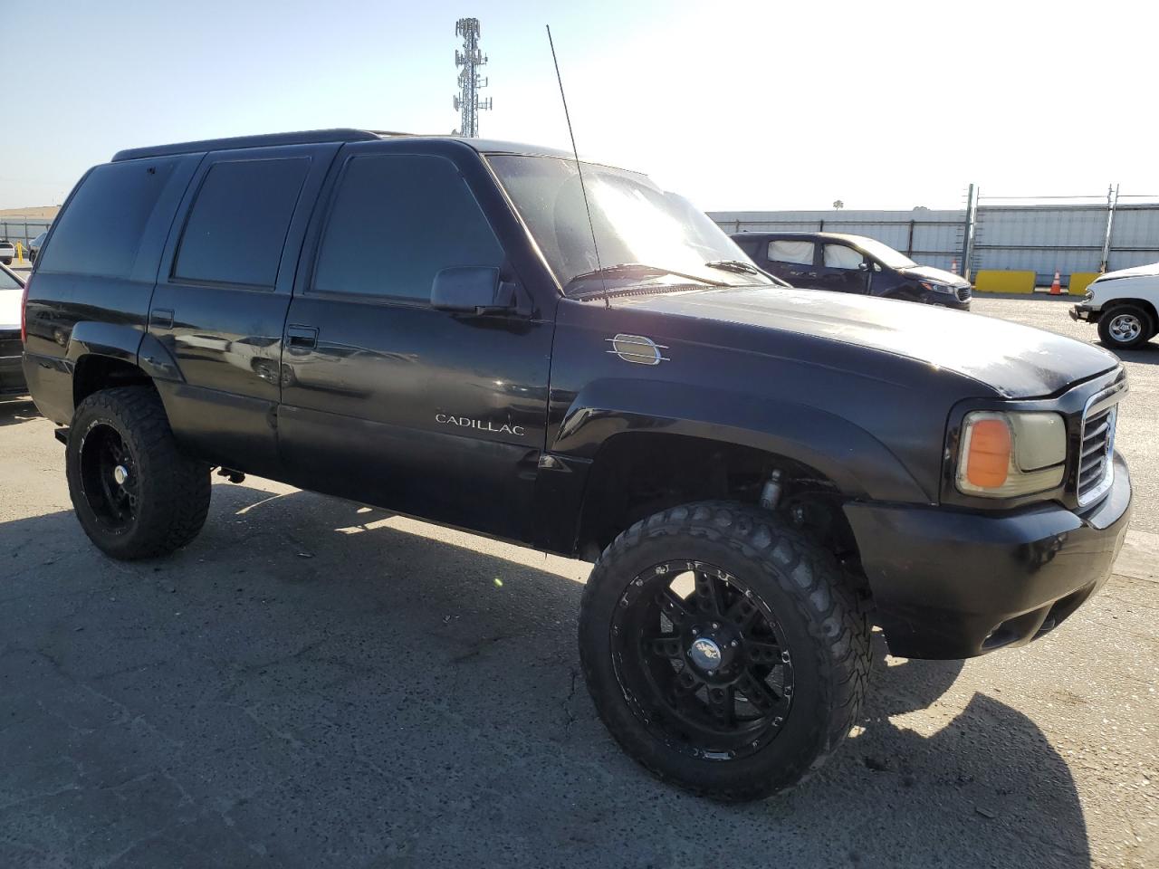 2000 Cadillac Escalade - Image 4