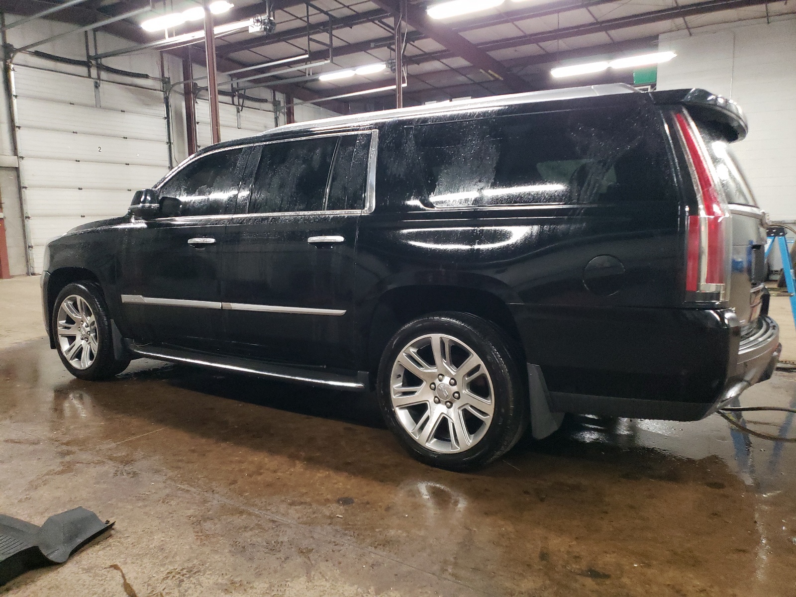 1GYS4HKJ7HR386645 2017 Cadillac Escalade Esv Luxury