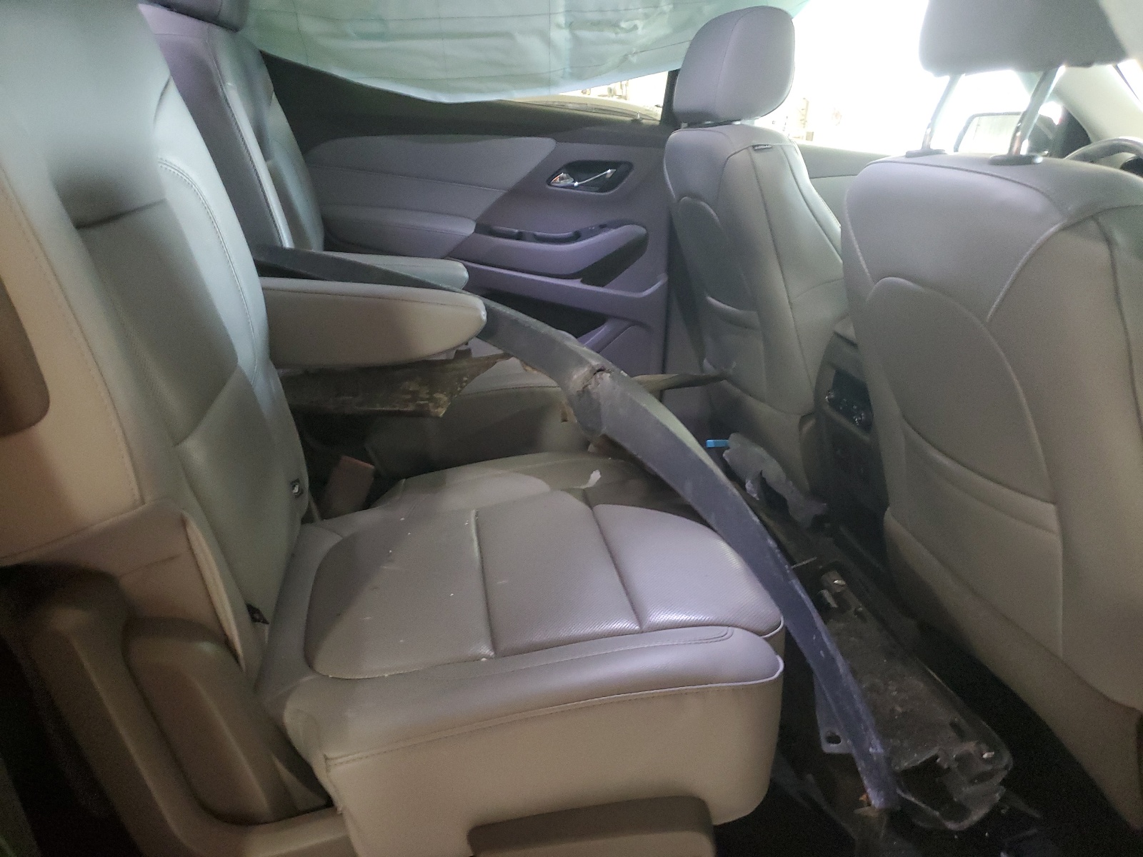 1GNEVKKW5KJ158424 2019 Chevrolet Traverse Premier