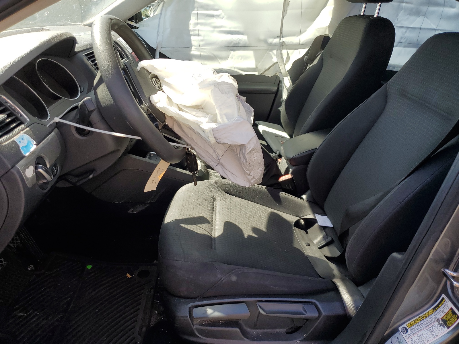 3VWB67AJ1GM308077 2016 Volkswagen Jetta Se