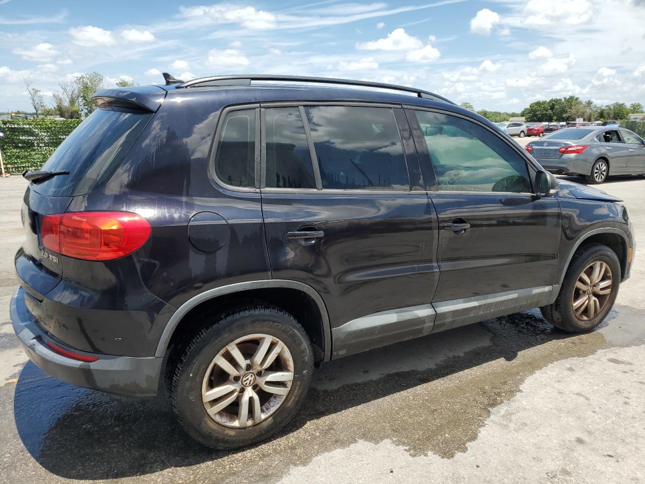 2015 Volkswagen Tiguan - Image 3