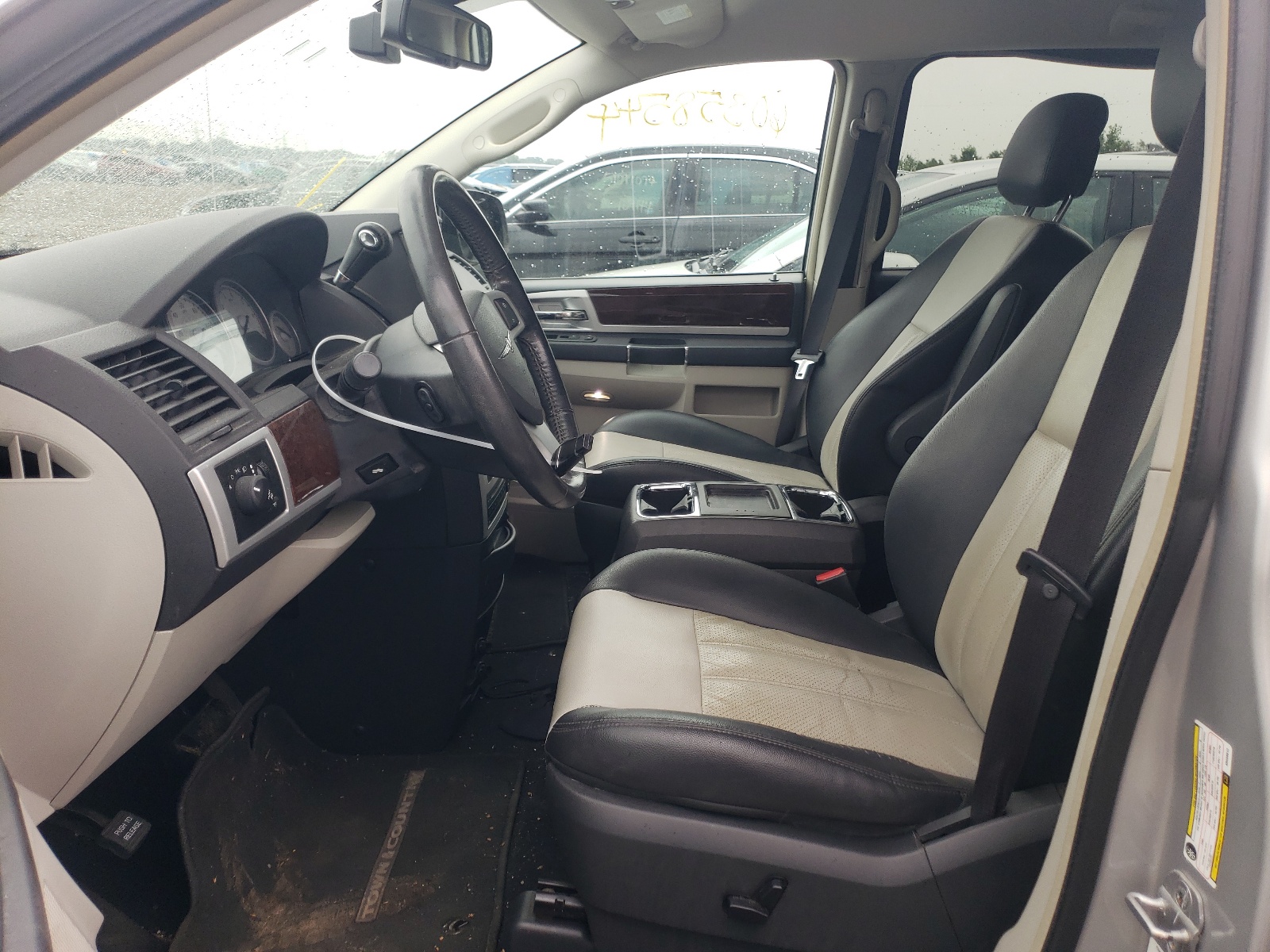 2A4RR8D17AR456612 2010 Chrysler Town & Country Touring Plus