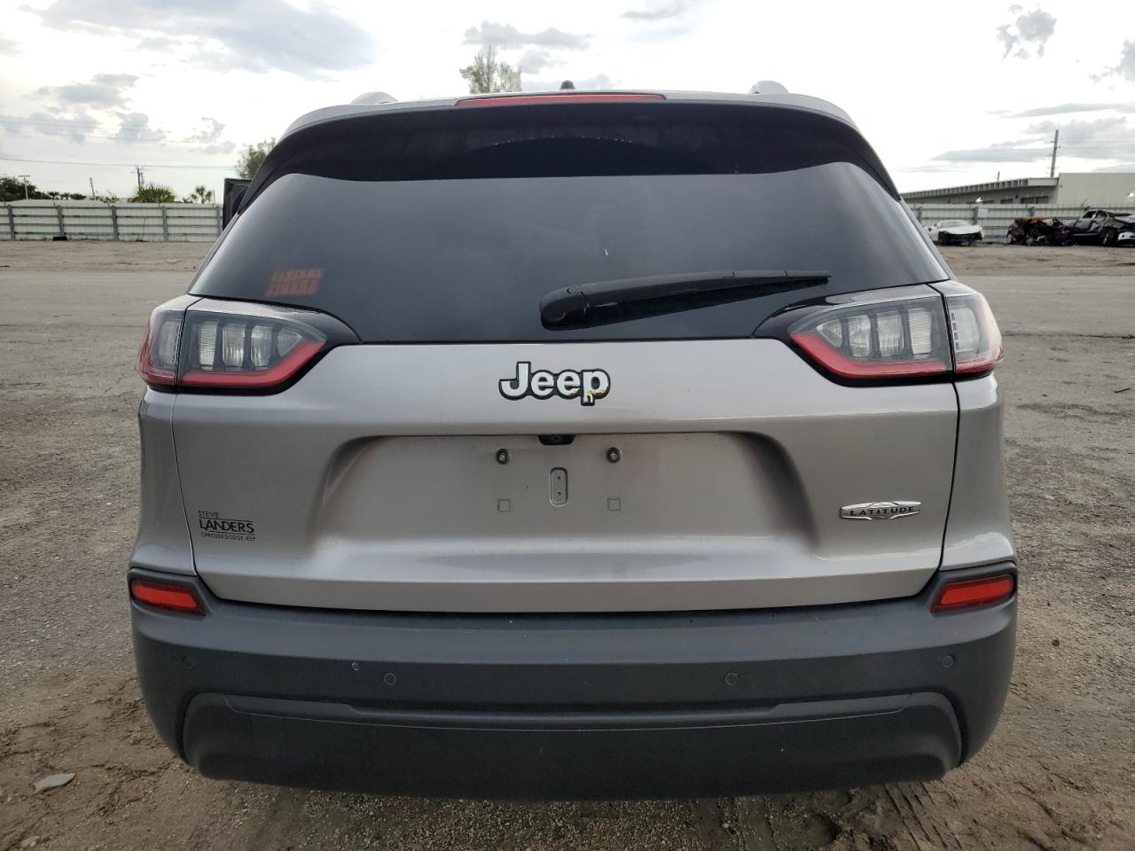 2019 Jeep Cherokee Latitude Plus VIN: 1C4PJLLB0KD301292 Lot: 57901704