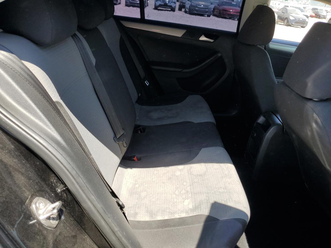 2018 Volkswagen Jetta - Image 11