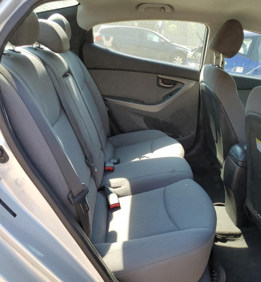 5NPDH4AE1FH615812 2015 Hyundai Elantra Se