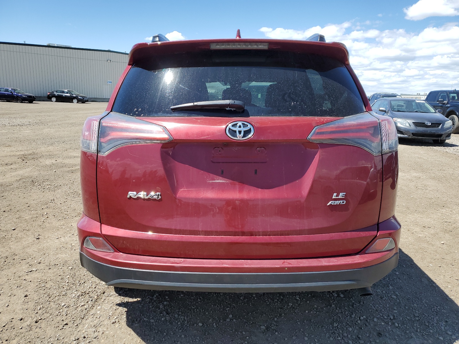 2T3BFREV9JW702959 2018 Toyota Rav4 Le