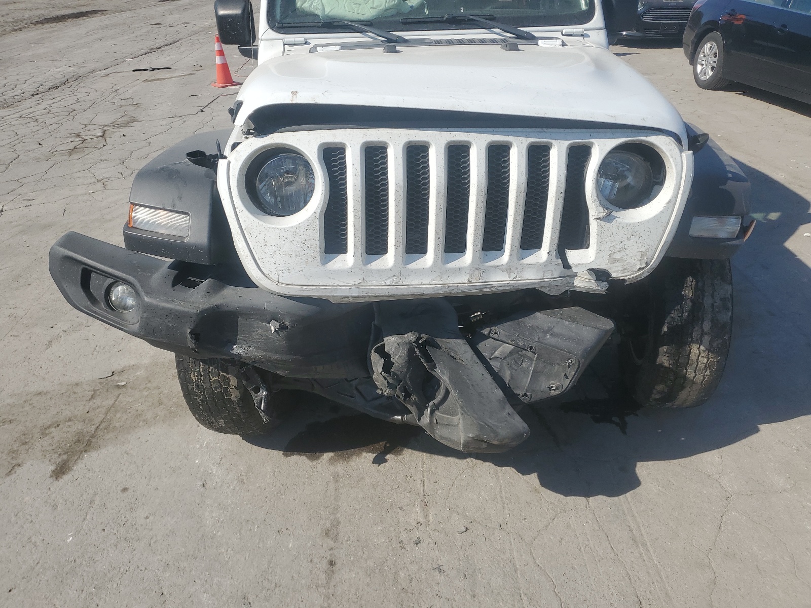 1C4HJXDG6JW224016 2018 Jeep Wrangler Unlimited Sport