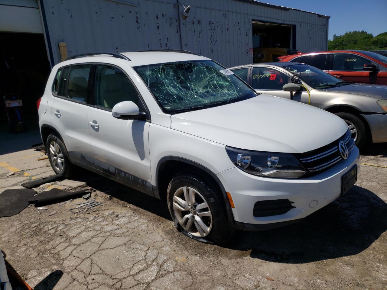 2016 Volkswagen Tiguan - Image 4