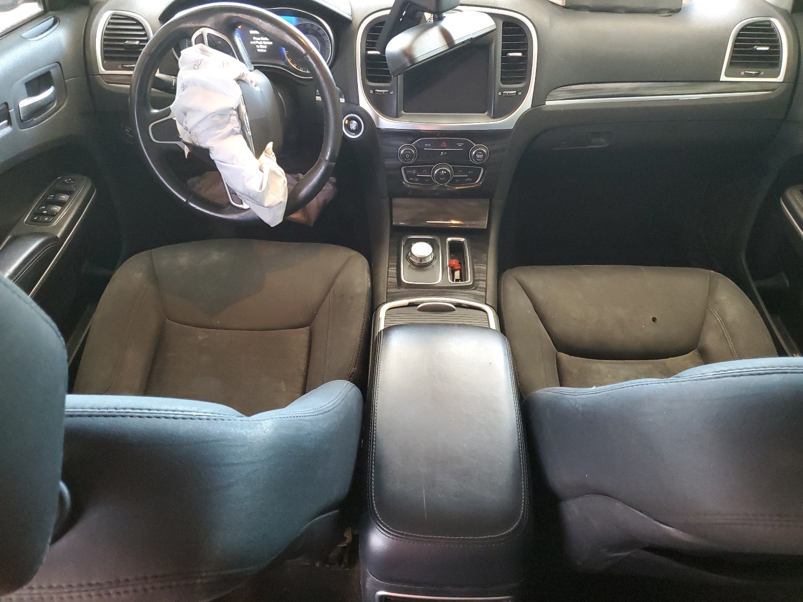 2C3CCAAGXKH610142 2019 Chrysler 300 Touring