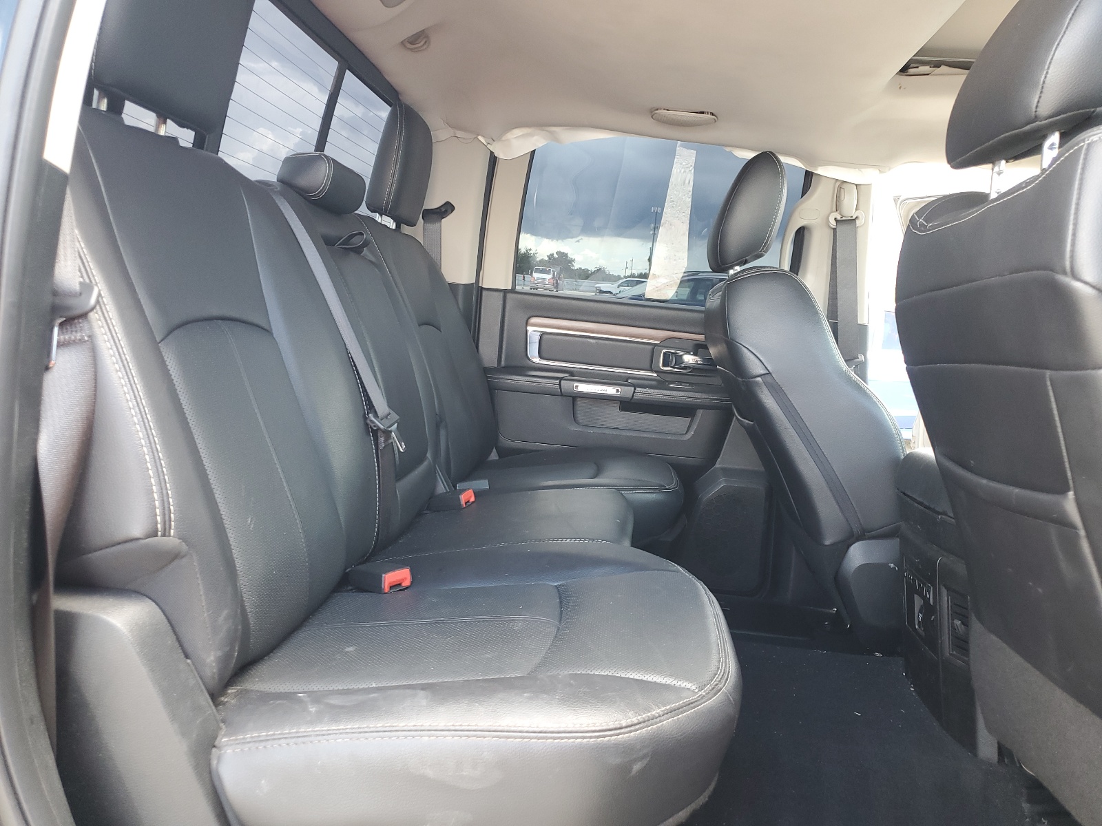 1C6RR7VT0JS220437 2018 Ram 1500 Laramie