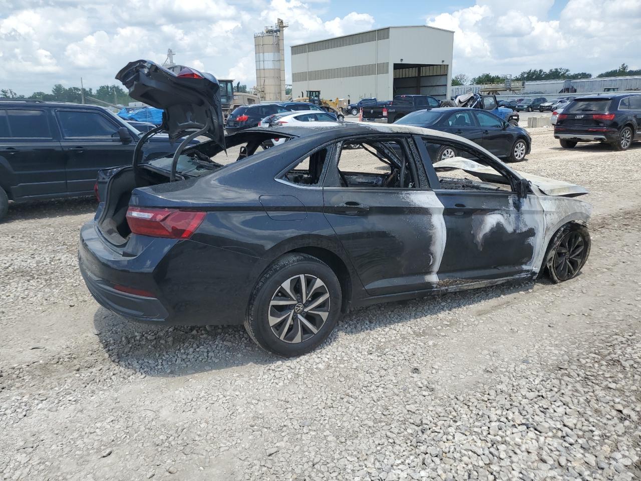 2023 Volkswagen Jetta - Image 3
