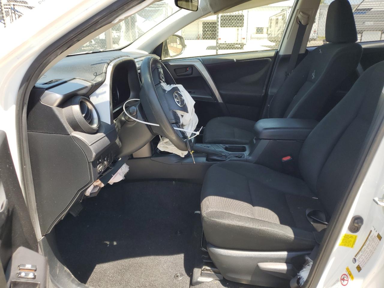 2018 Toyota Rav4 Le VIN: JTMZFREV0JD115772 Lot: 57982704