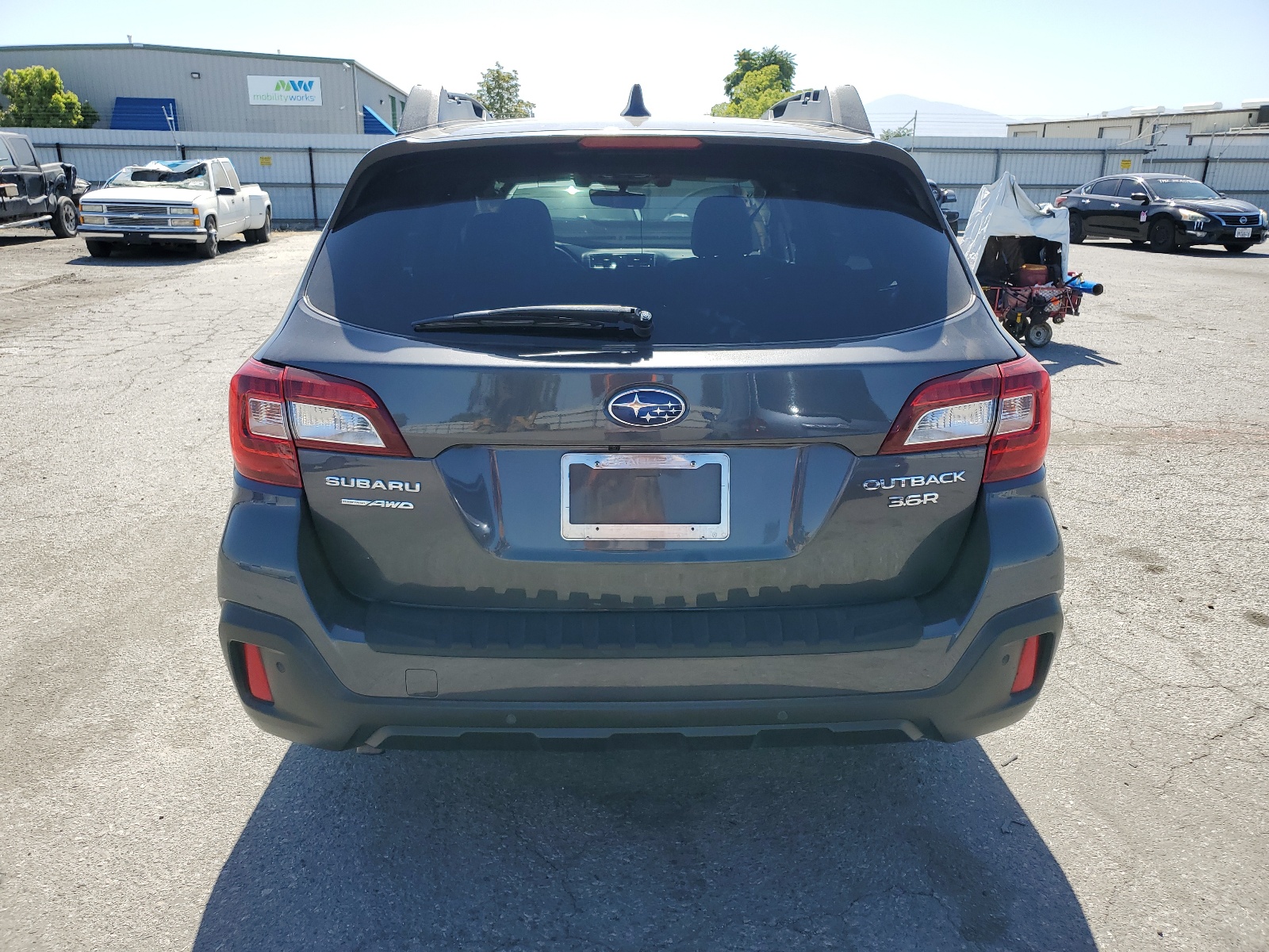 4S4BSENC7J3241892 2018 Subaru Outback 3.6R Limited