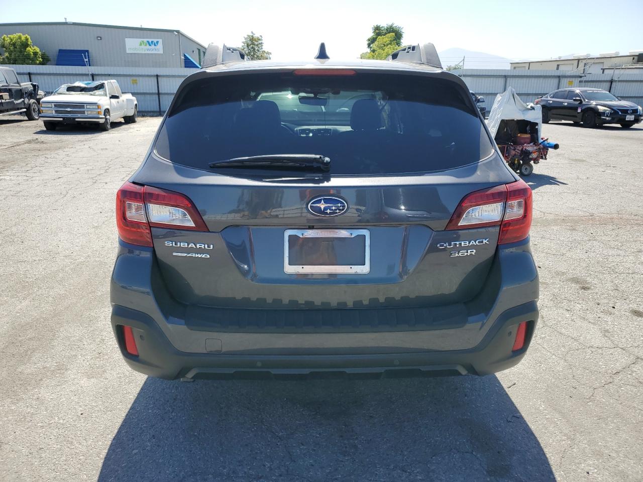 2018 Subaru Outback 3.6R Limited VIN: 4S4BSENC7J3241892 Lot: 58295854