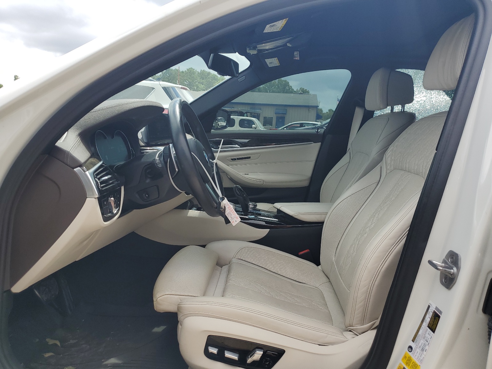 WBAJA9C5XJB033930 2018 BMW 530E