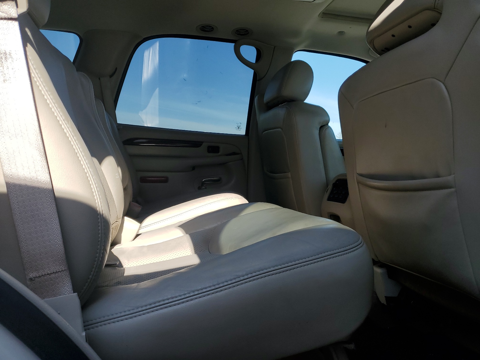 1GYEK63N24R290568 2004 Cadillac Escalade Luxury