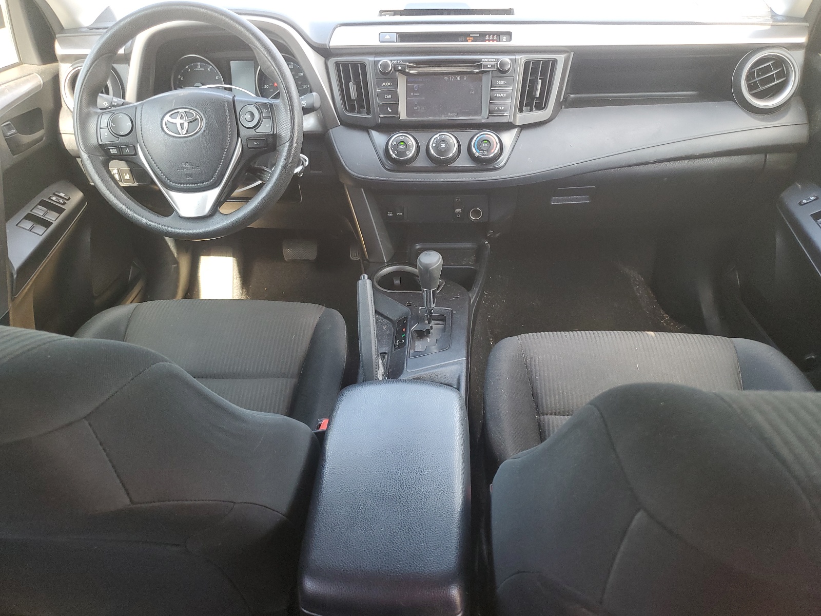 JTMZFREV3HJ117480 2017 Toyota Rav4 Le