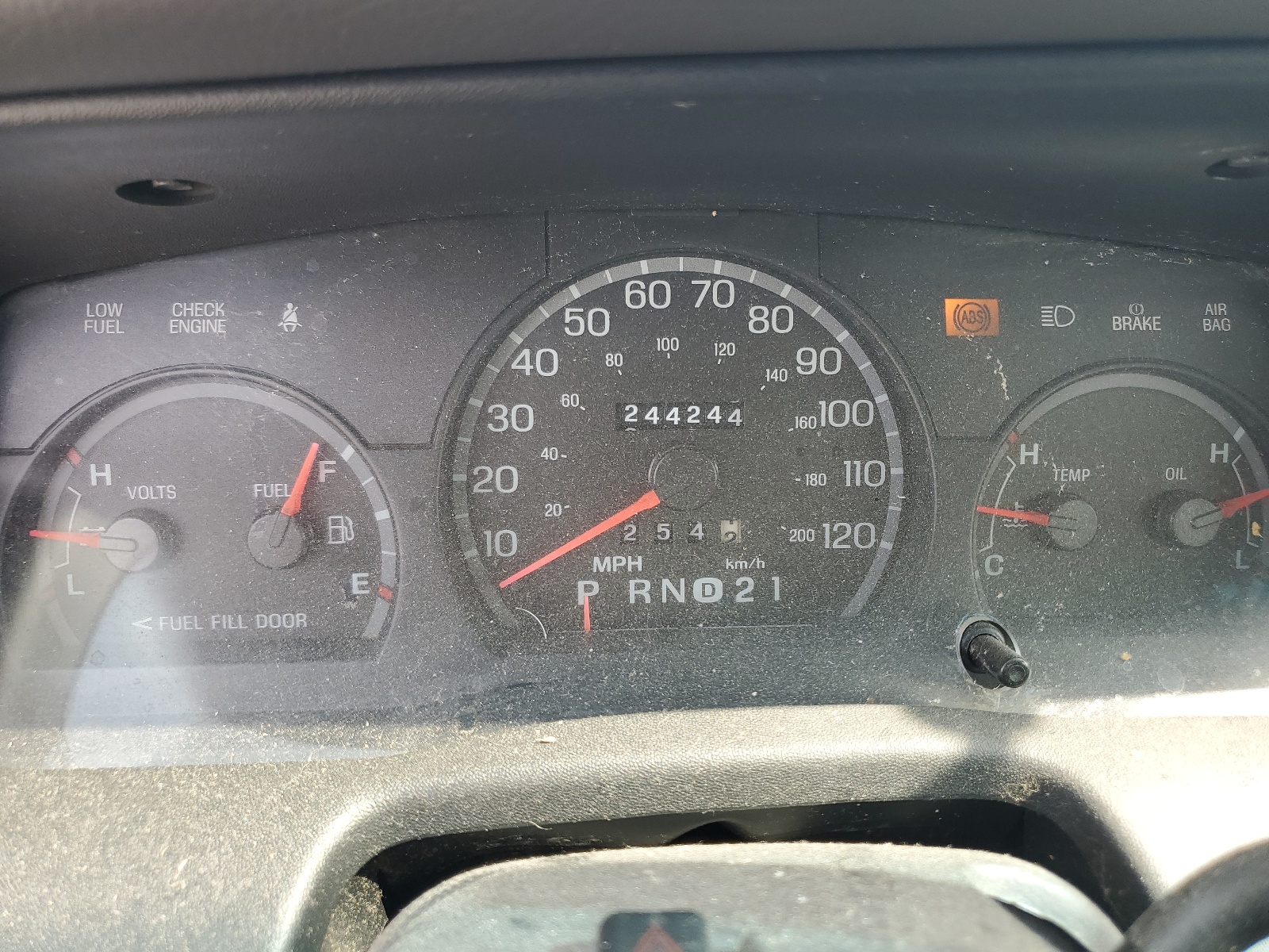 2FAFP73W8YX127337 2000 Ford Crown Victoria