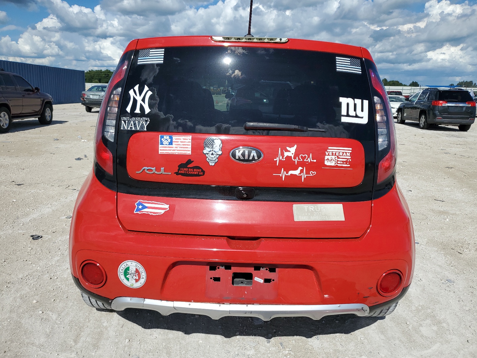 KNDJP3A56J7598017 2018 Kia Soul +