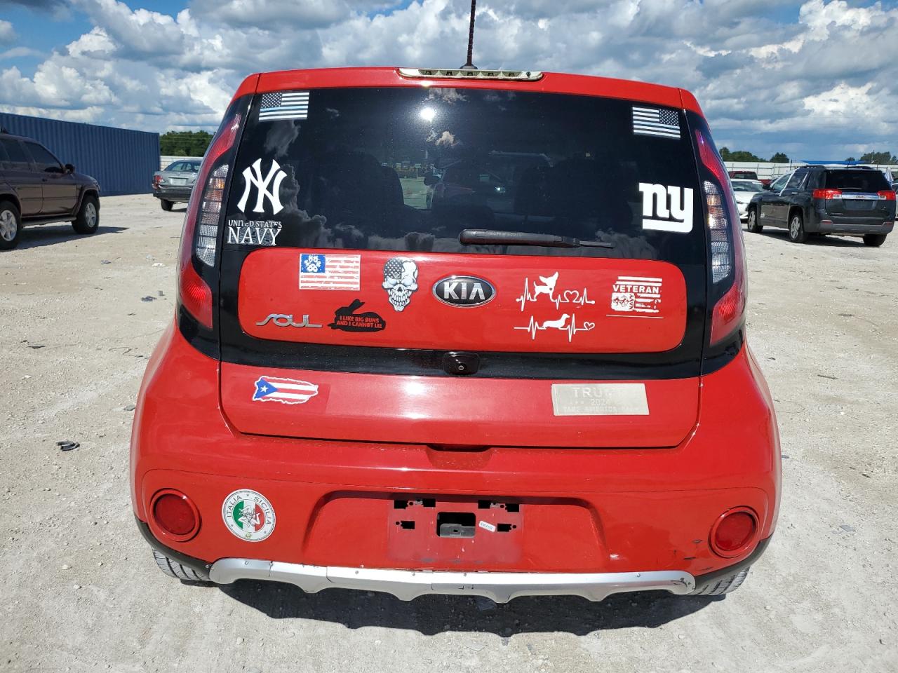 2018 Kia Soul + VIN: KNDJP3A56J7598017 Lot: 62718374