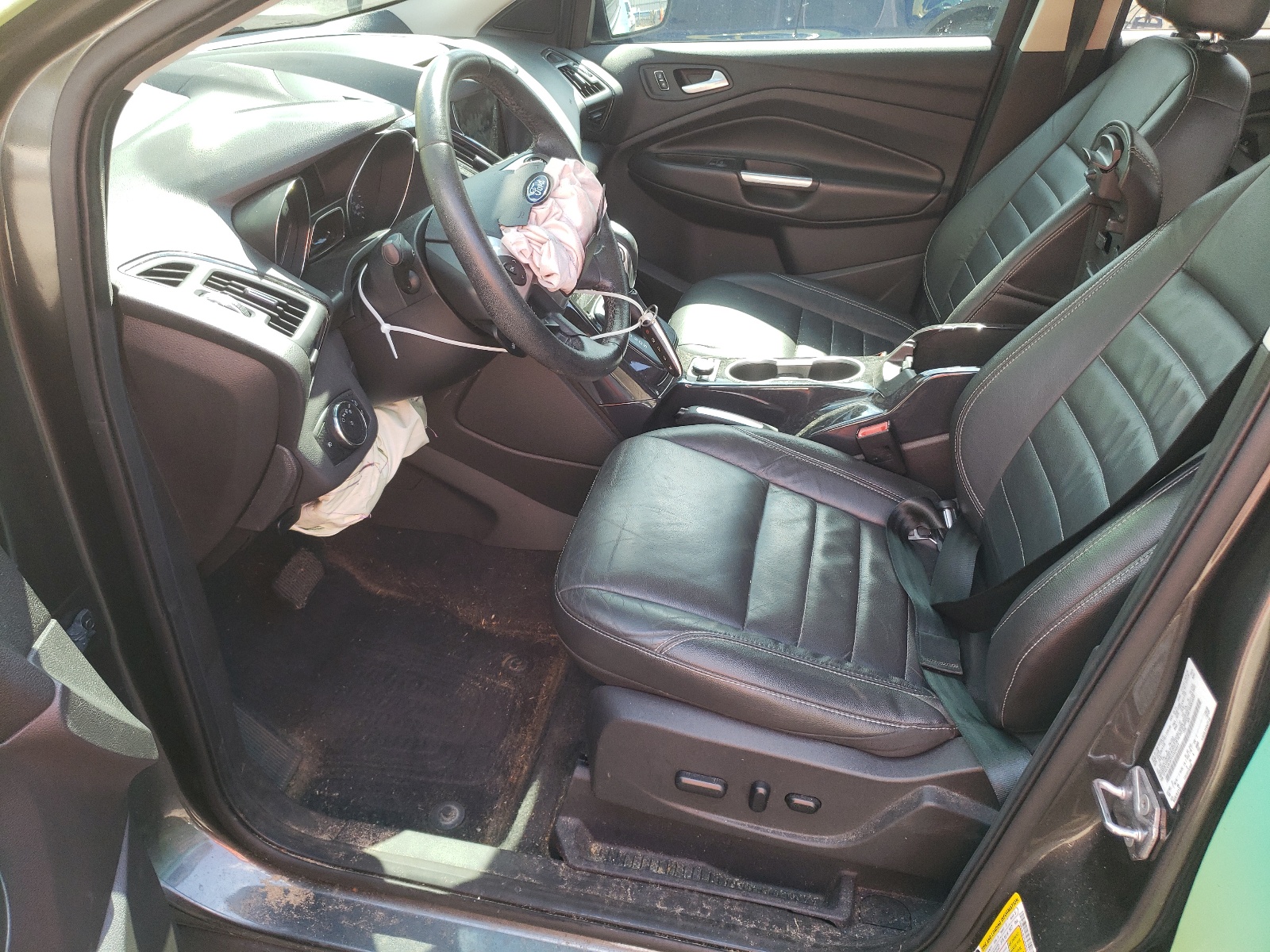 1FMCU9J97FUA04921 2015 Ford Escape Titanium