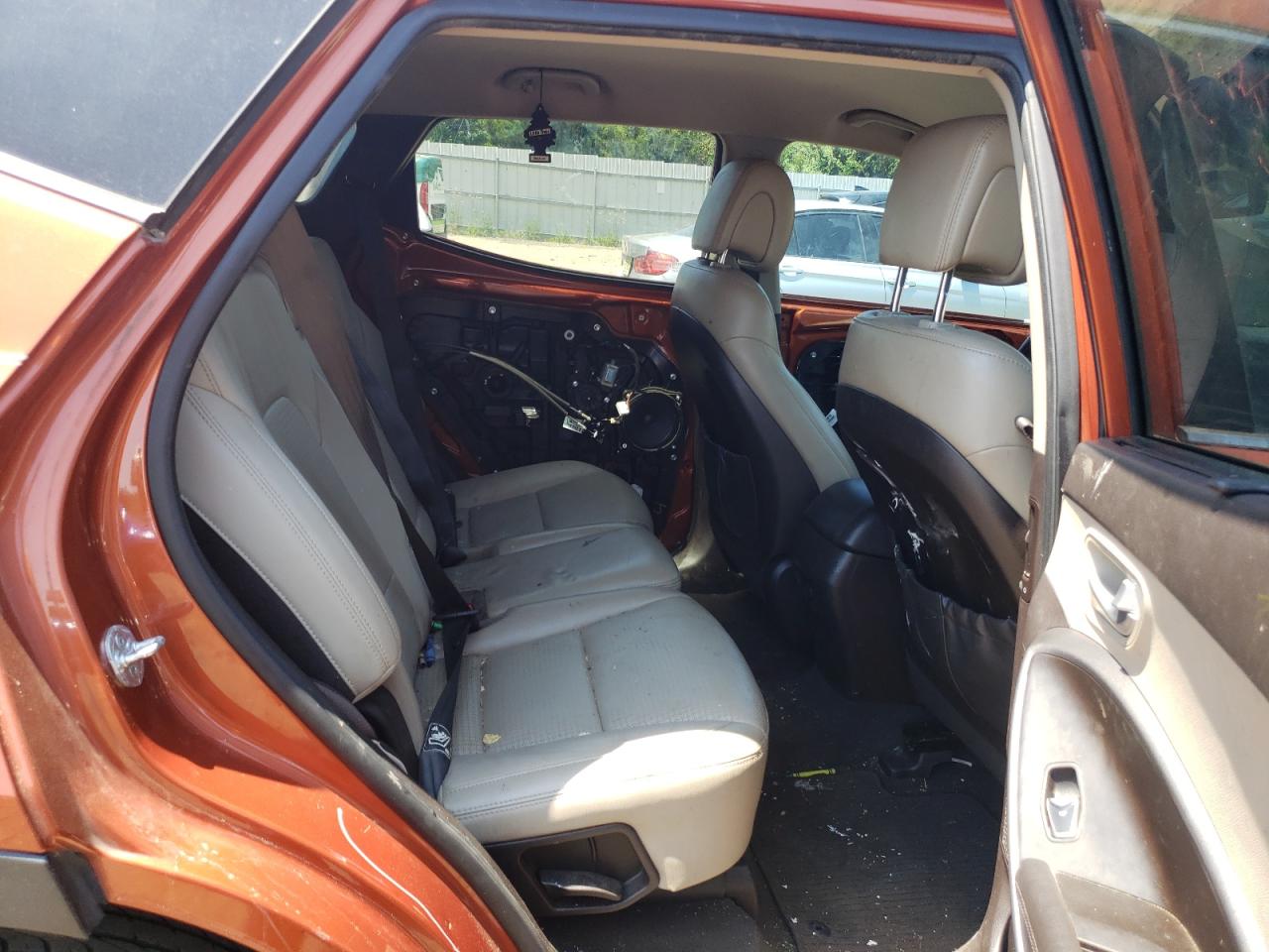 2014 Hyundai Santa Fe - Image 11