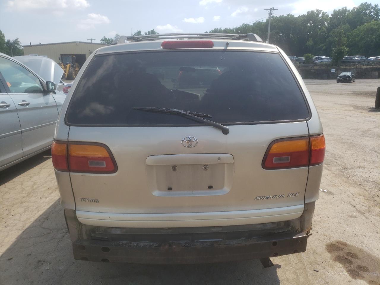 2000 Toyota Sienna Le VIN: 4T3ZF13C8YU219698 Lot: 59733984