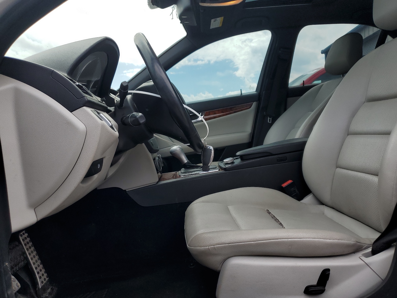 WDDGF5EB3BA523052 2011 Mercedes-Benz C 300