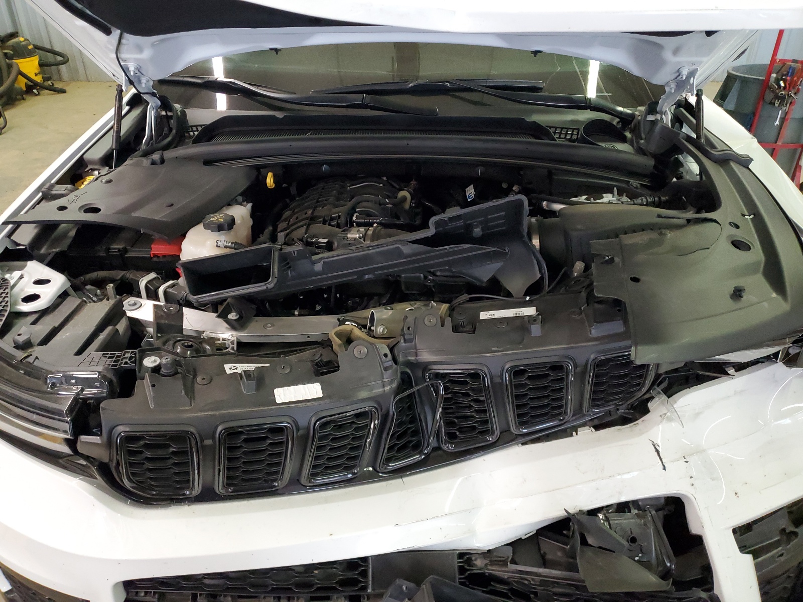 1C4RJKAG9P8825445 2023 Jeep Grand Cherokee L Laredo