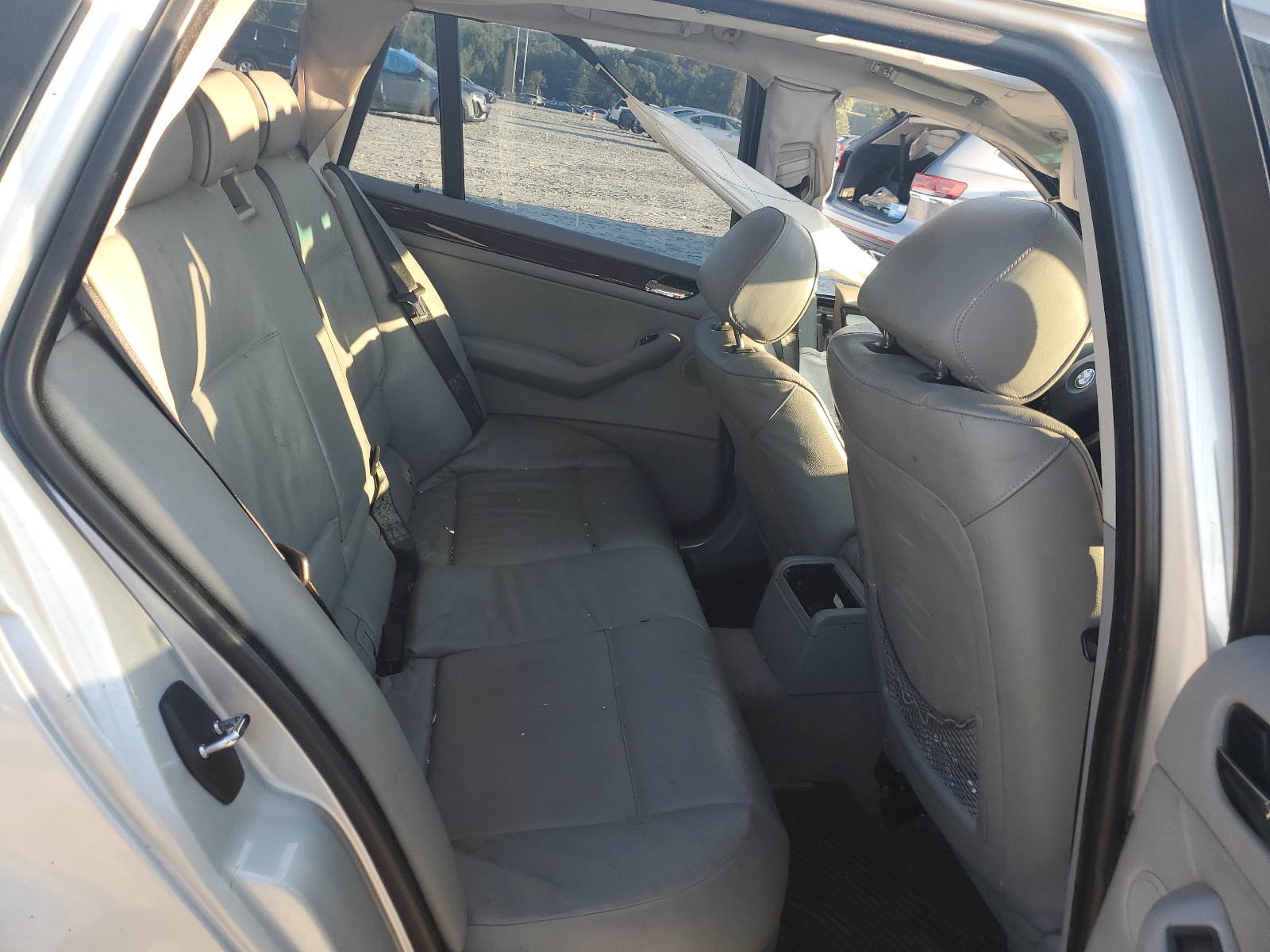 WBAEN33464PC13040 2004 BMW 325 It