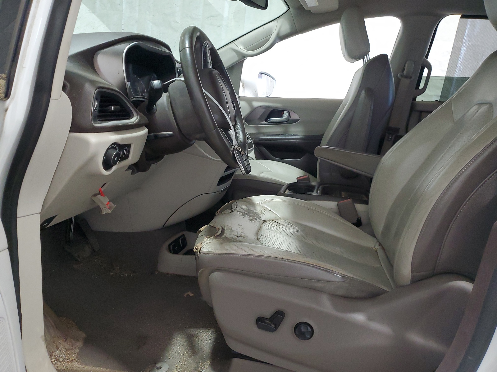 2C4RC1BGXJR141504 2018 Chrysler Pacifica Touring L