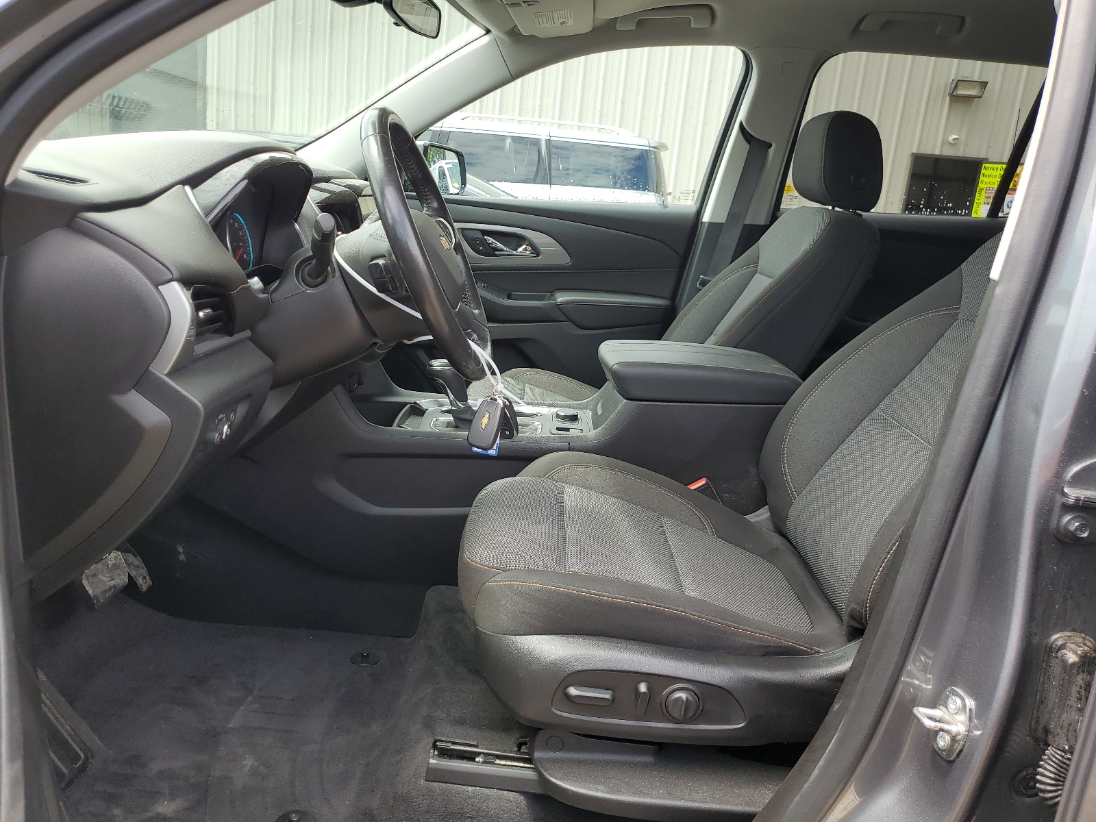 1GNERGKW9LJ300101 2020 Chevrolet Traverse Lt