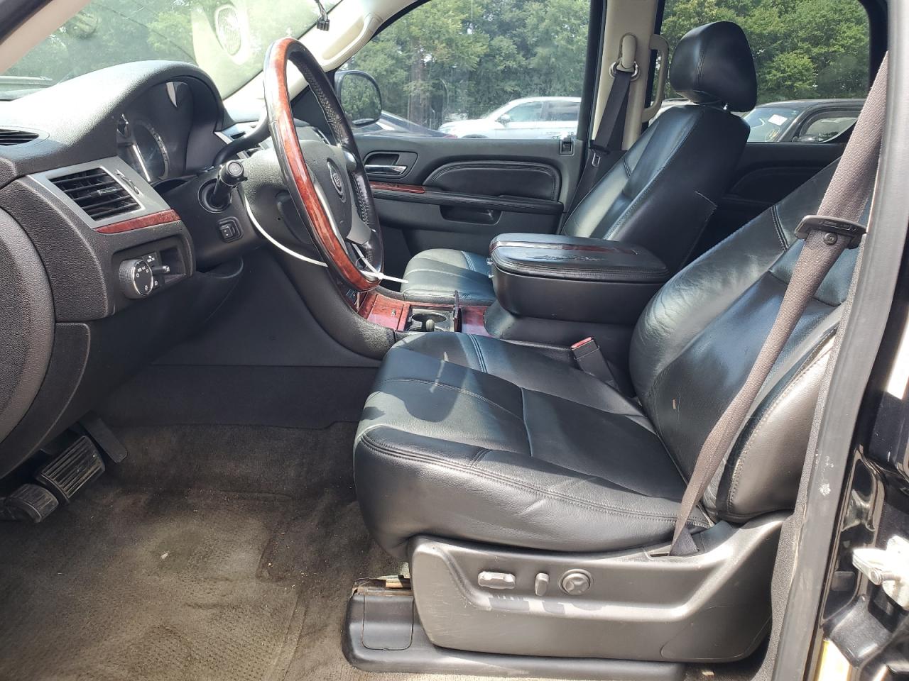 2010 Cadillac Escalade Luxury VIN: 1GYUCBEF2AR149731 Lot: 61175935