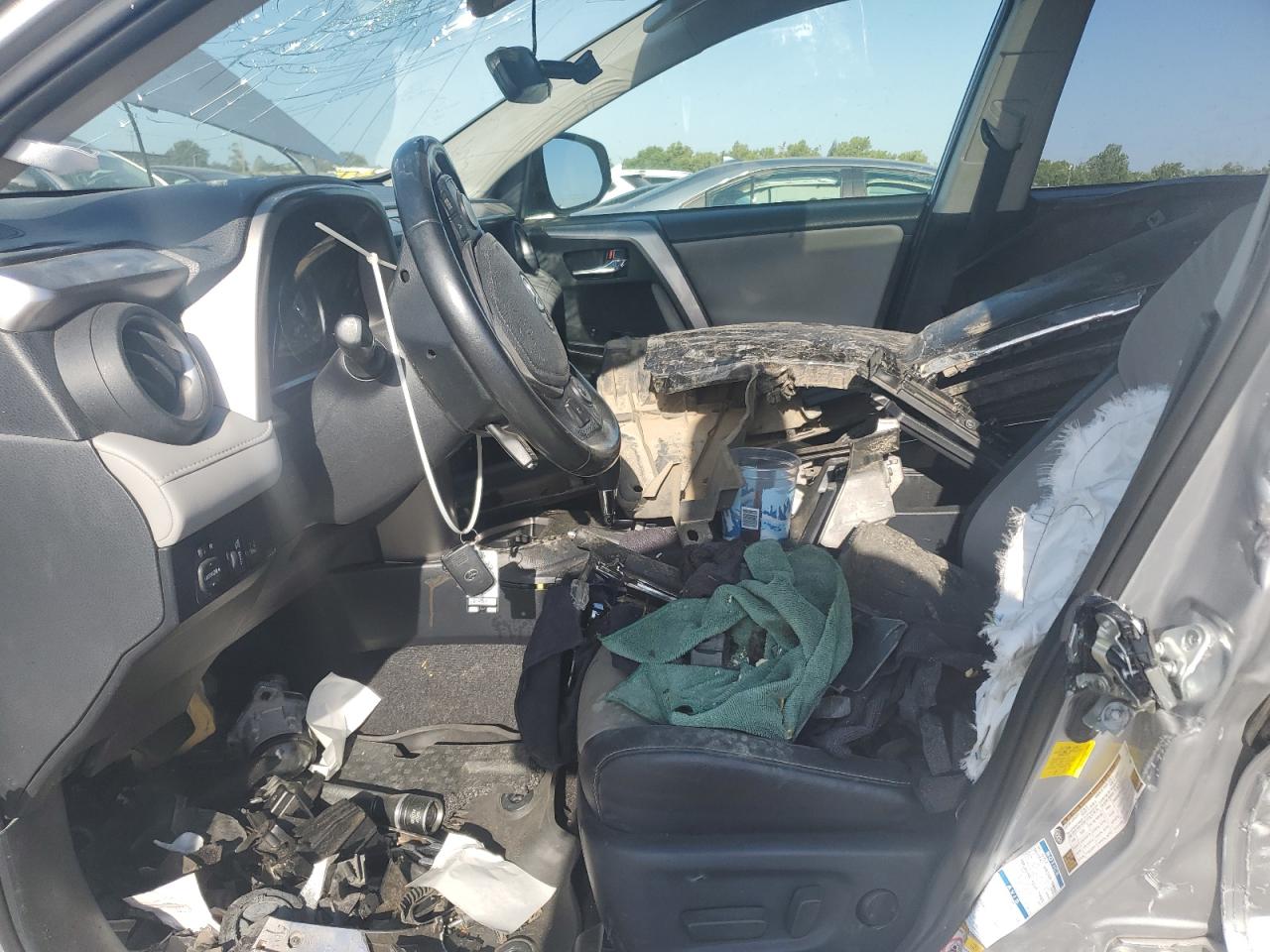 JTMDJREV7JD249929 TOYOTA RAV4 2018