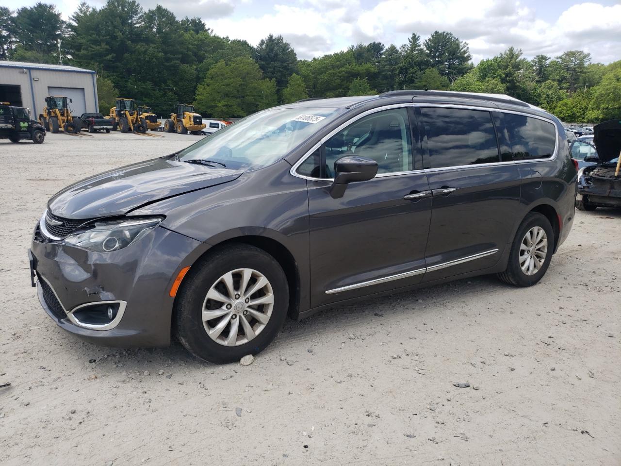 2017 Chrysler Pacifica Touring L for Sale in Mendon, MA - Front End