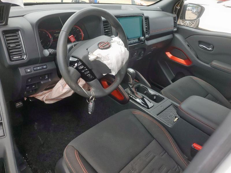  NISSAN FRONTIER 2024 Biały