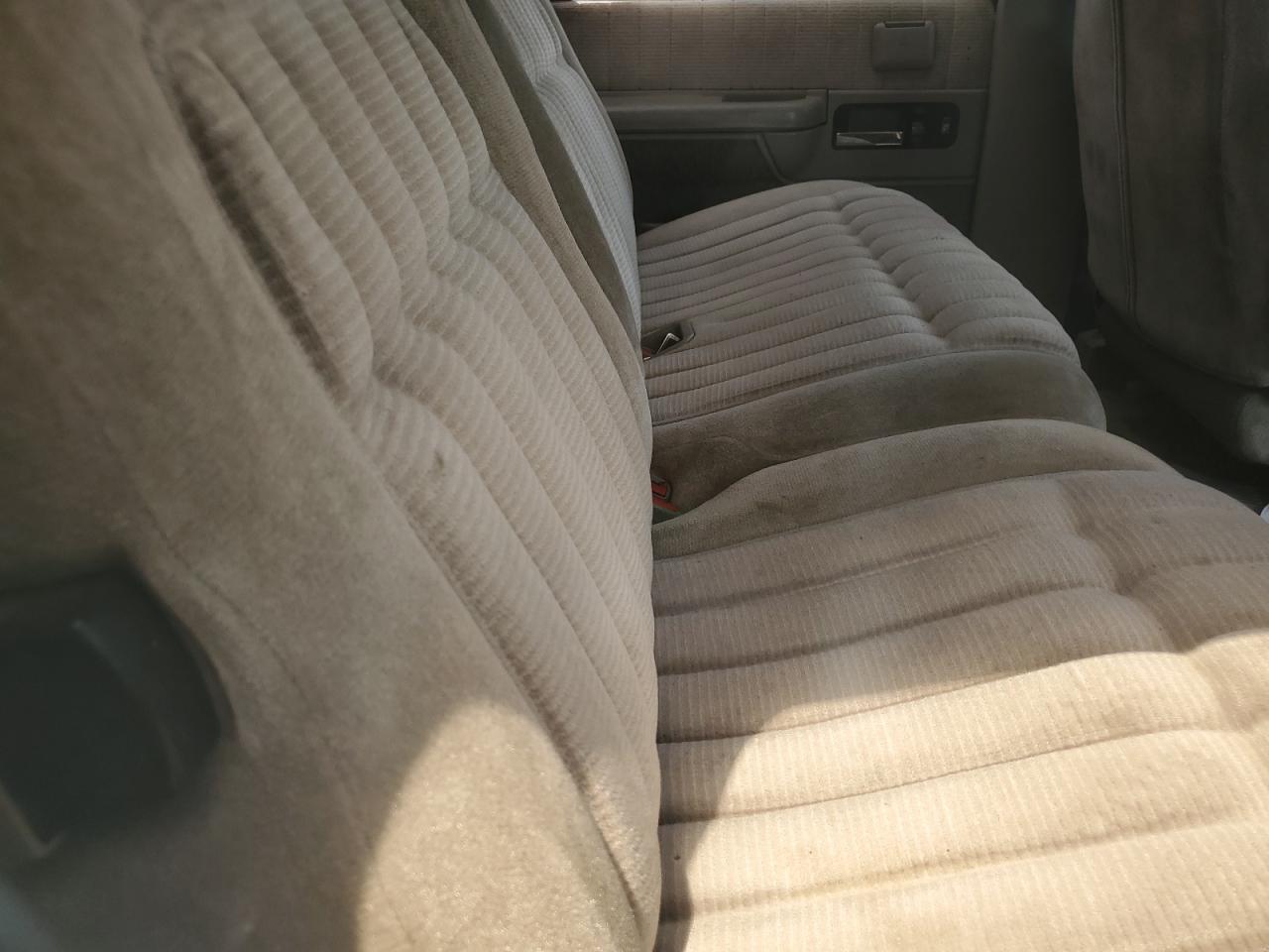 1992 Chevrolet Suburban K2500 VIN: 1GNGK26N7NJ315068 Lot: 61382035