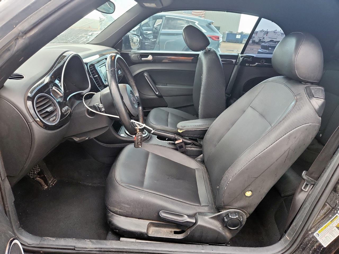 2013 Volkswagen Beetle VIN: 3VW5X7AT3DM828143 Lot: 62330745