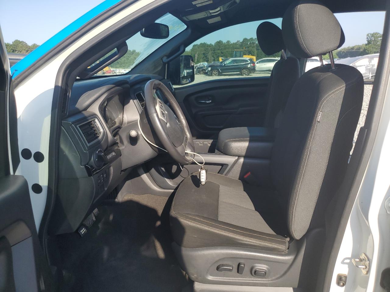 1N6BA1F40JN516592 NISSAN TITAN 2018