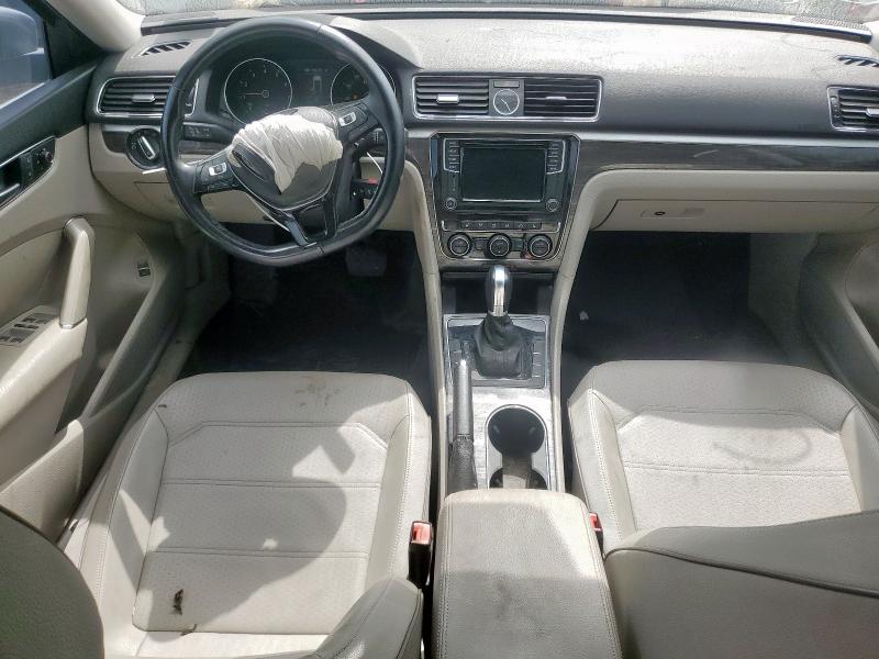 Sedans VOLKSWAGEN PASSAT 2016 Szary