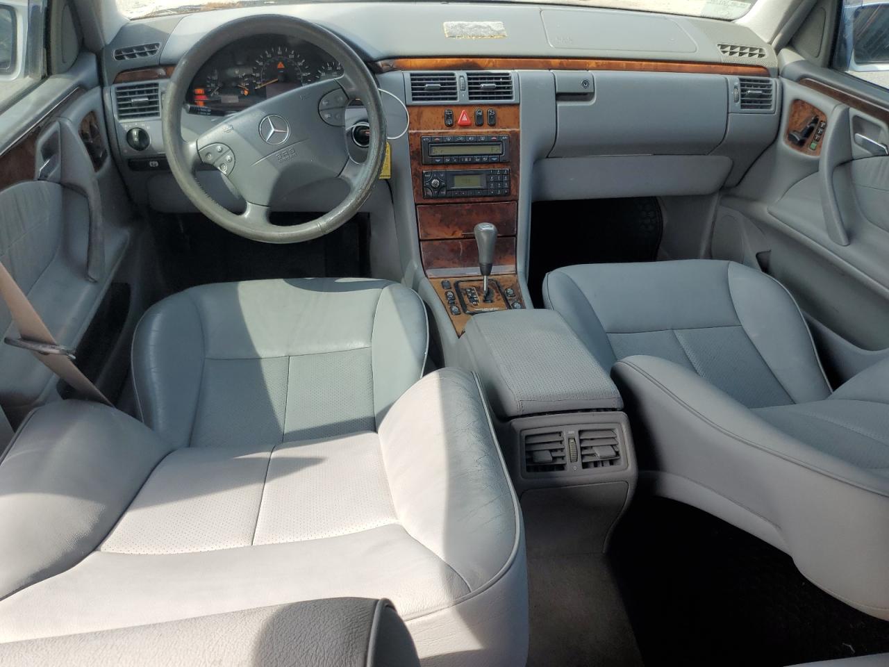 2000 Mercedes-Benz E 320 VIN: WDBJH65F0YA940946 Lot: 60494975