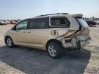 2011 Toyota Sienna Le de vânzare în Sacramento, CA - Front End