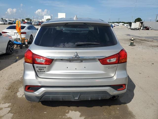  MITSUBISHI OUTLANDER 2018 Srebrny