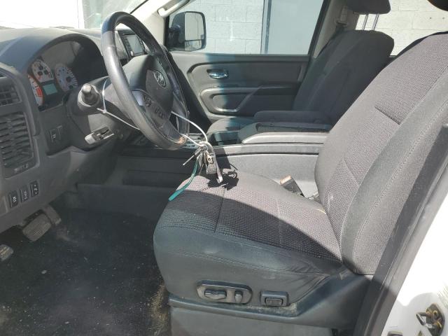  NISSAN TITAN 2015 Бял