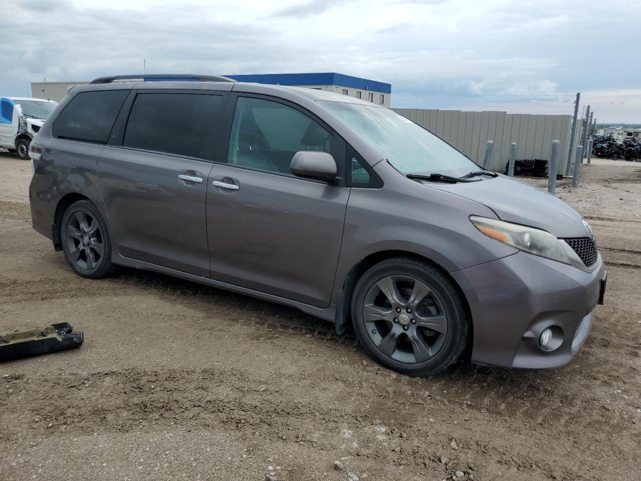 5TDXK3DCXGS732187 TOYOTA SIENNA 2016