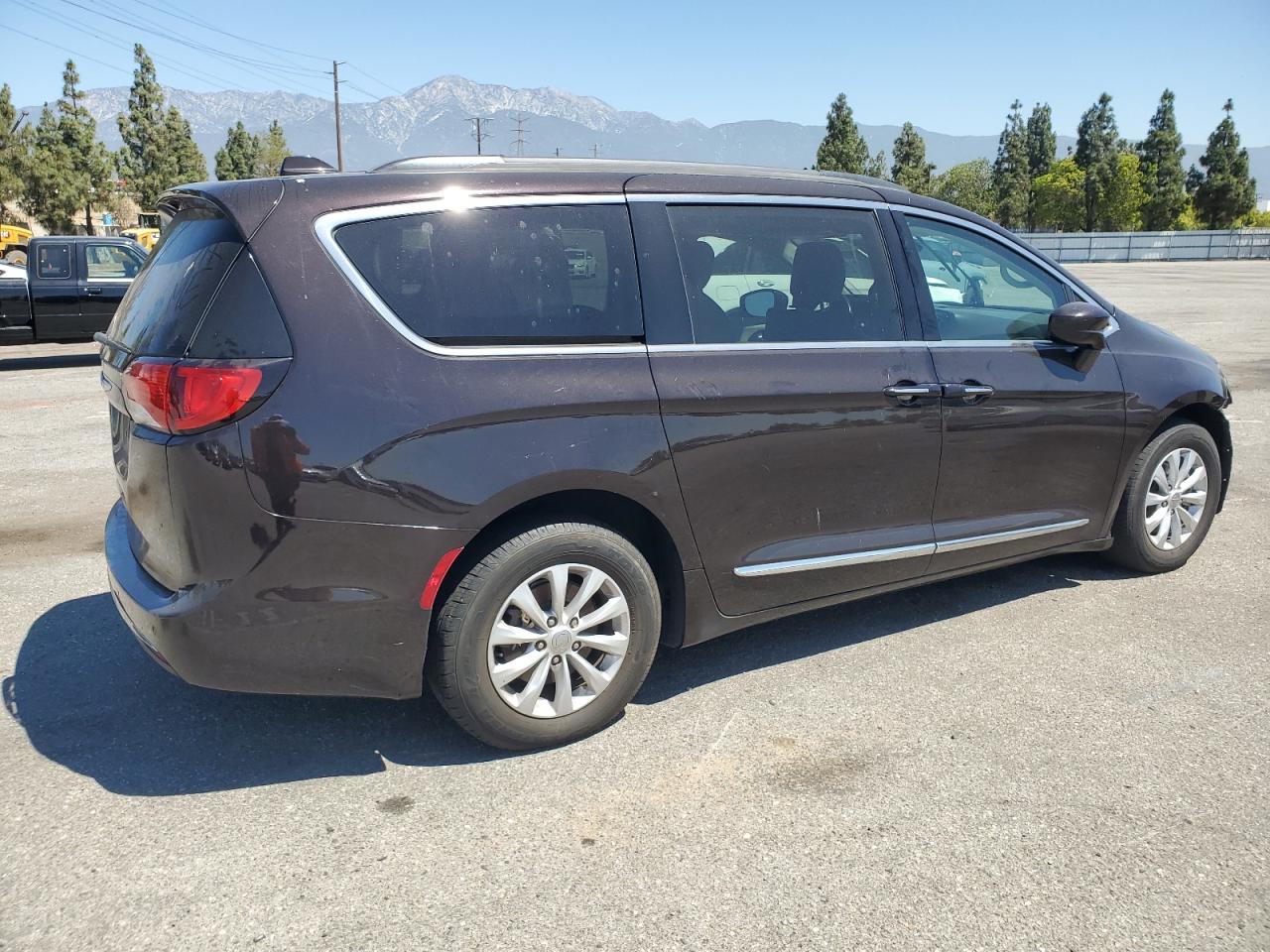2017 Chrysler Pacifica Touring L VIN: 2C4RC1BG0HR635672 Lot: 62962185