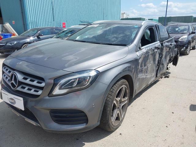 MERCEDES BENZ GLA 180 AM 2020