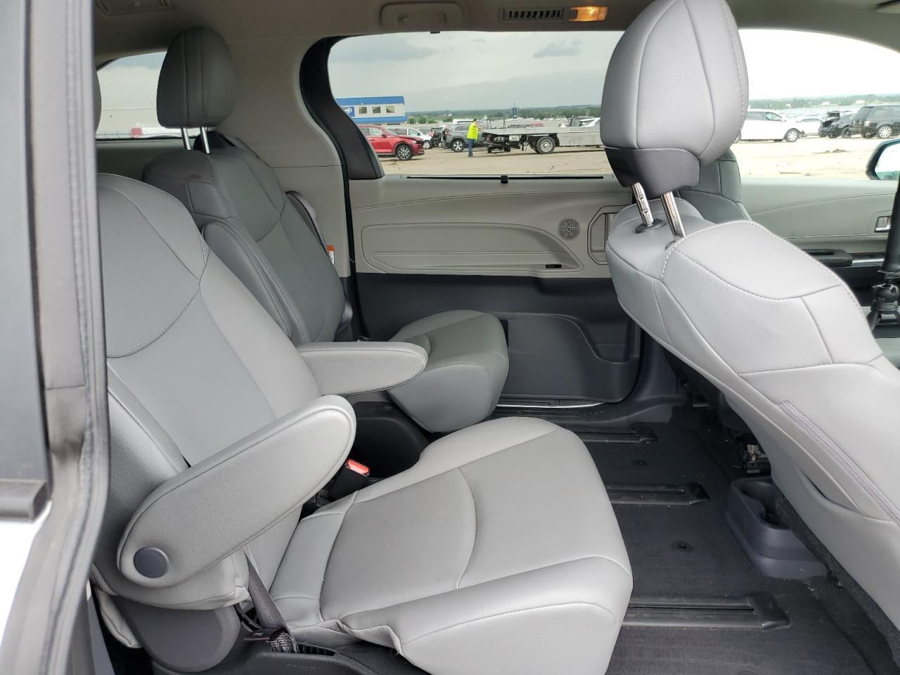 2022 Toyota Sienna Xle VIN: 5TDYRKEC6NS132529 Lot: 61838385