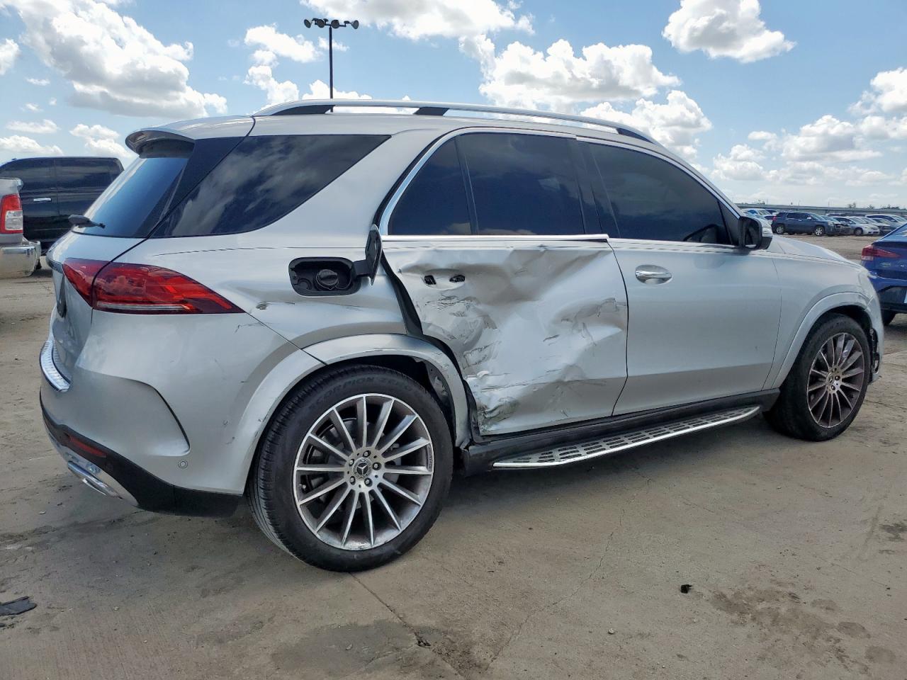MERCEDES-BENZ GLE-CLASS 2020 VIN 4JGFB4JE2LA200832 photo 3